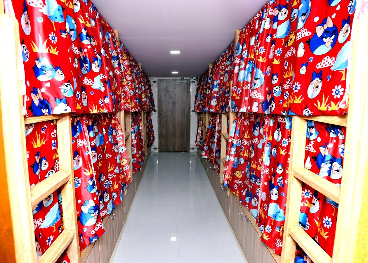 Delta Dormitory ムンバイ エクステリア 写真