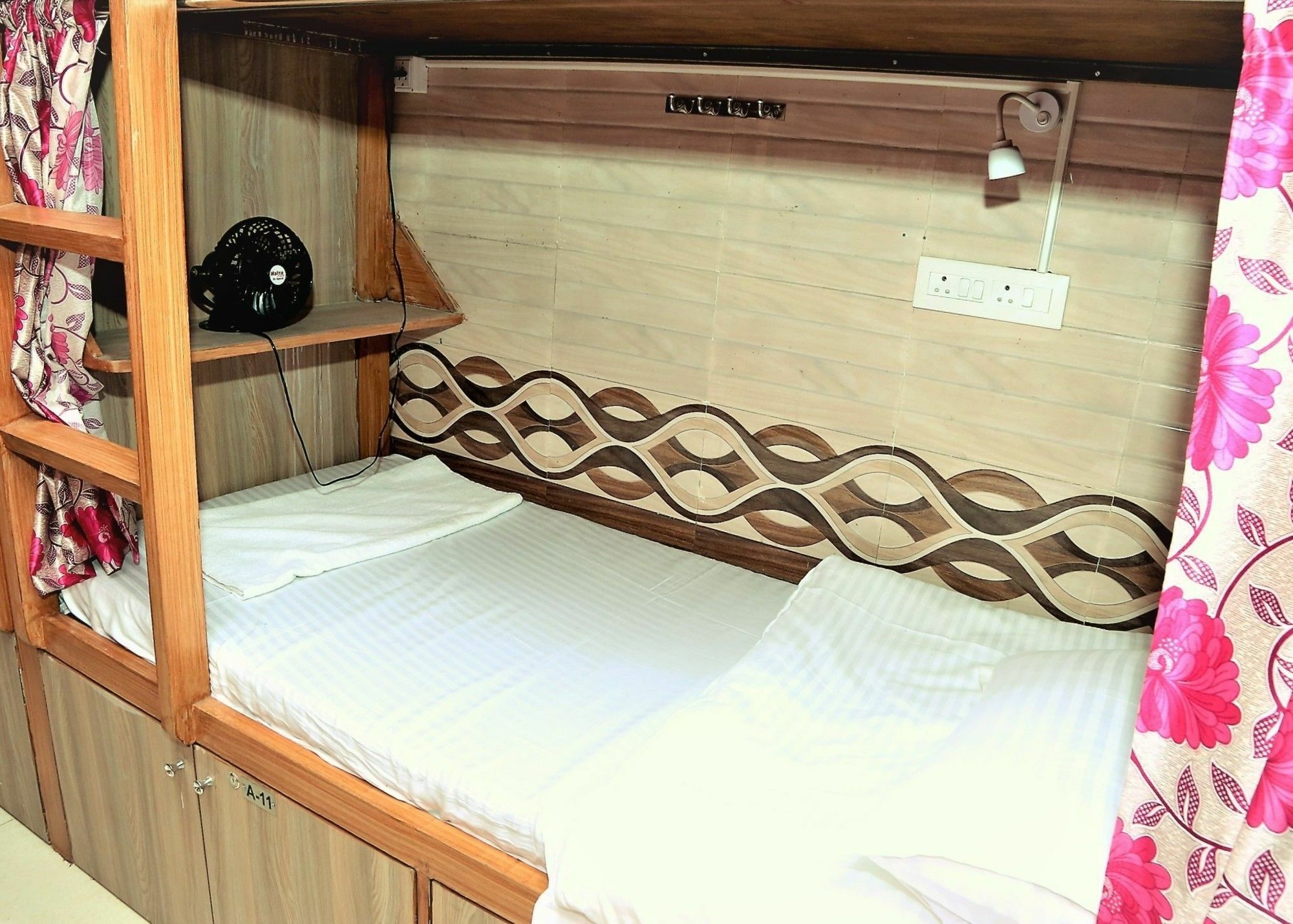 Delta Dormitory ムンバイ エクステリア 写真
