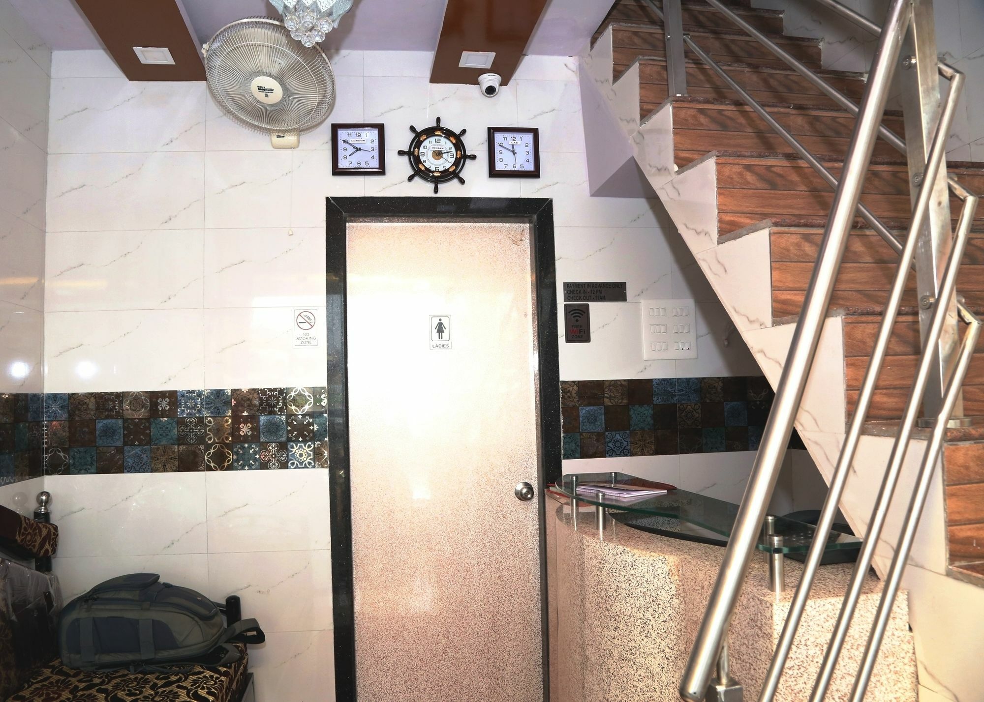 Delta Dormitory ムンバイ エクステリア 写真