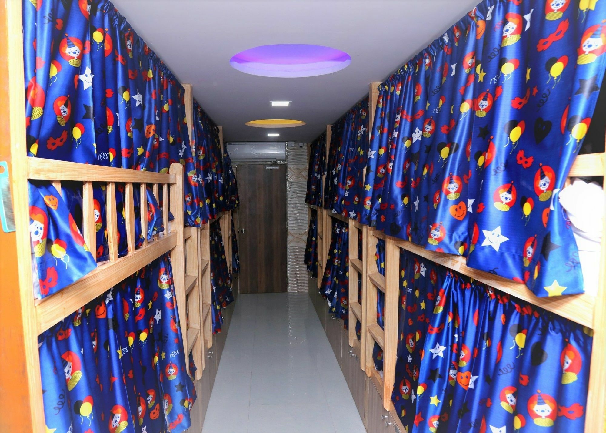 Delta Dormitory ムンバイ エクステリア 写真
